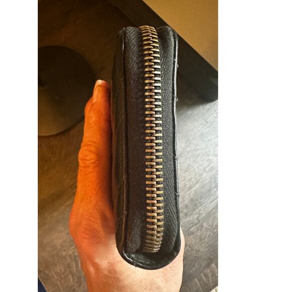 GUCCI MARMONT GG BLACK LEATHER QUILTED ZIP AROUND WALLET - Picture 3 of 9